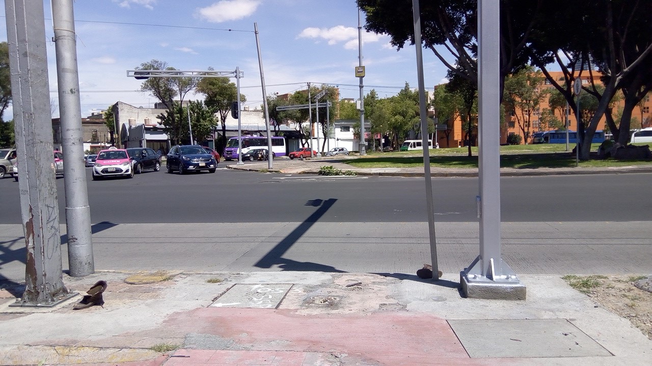 Paso de cebra no está marcado. Cruce ID: 228