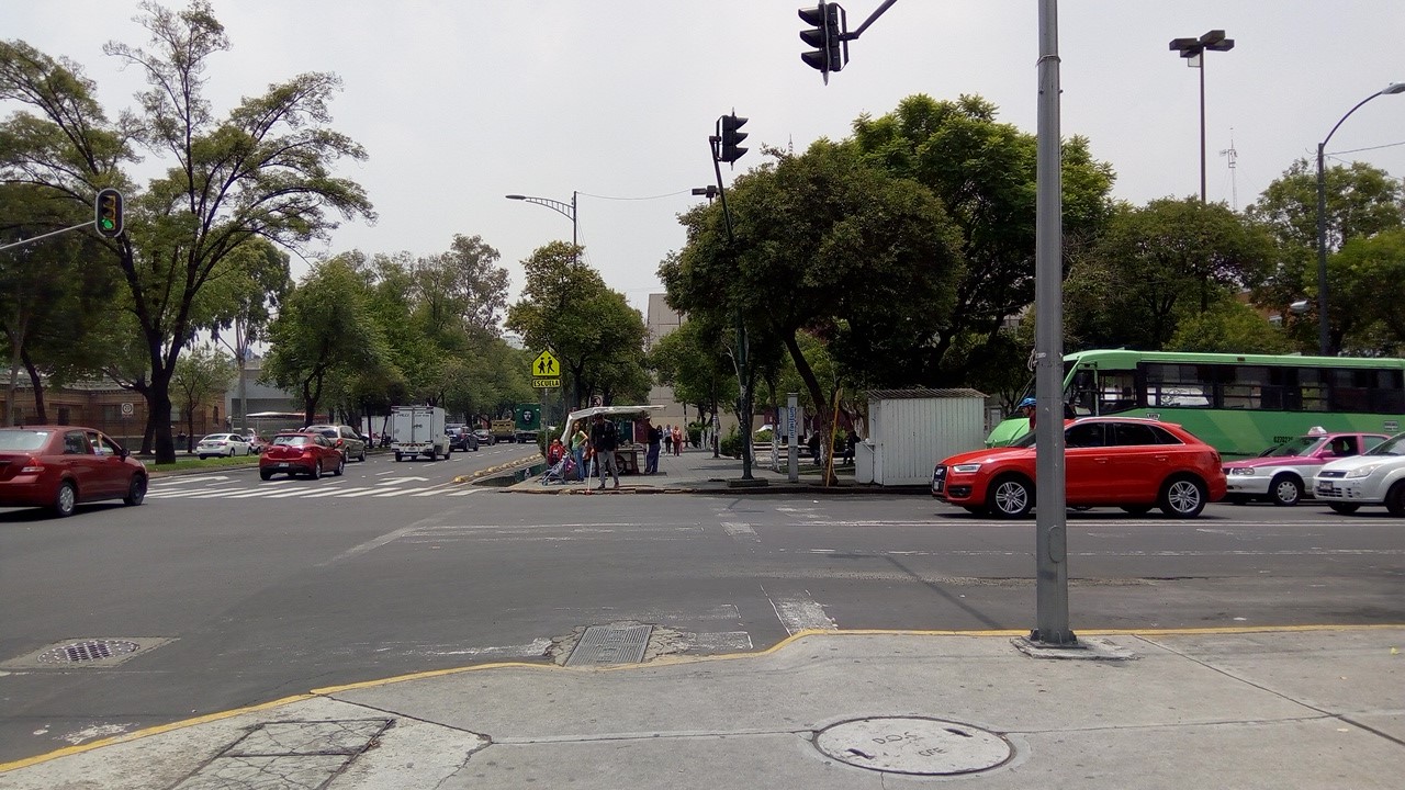 Flechas de dirección no se ven y faltan de mantenimiento. Cruce ID: 342