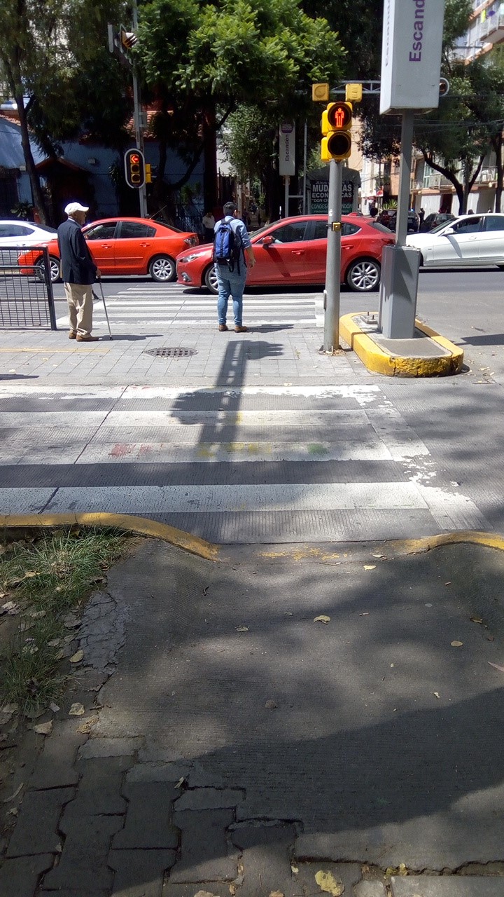 No hay tiempo suficiente para cruzar la calle. Cruce ID: 96