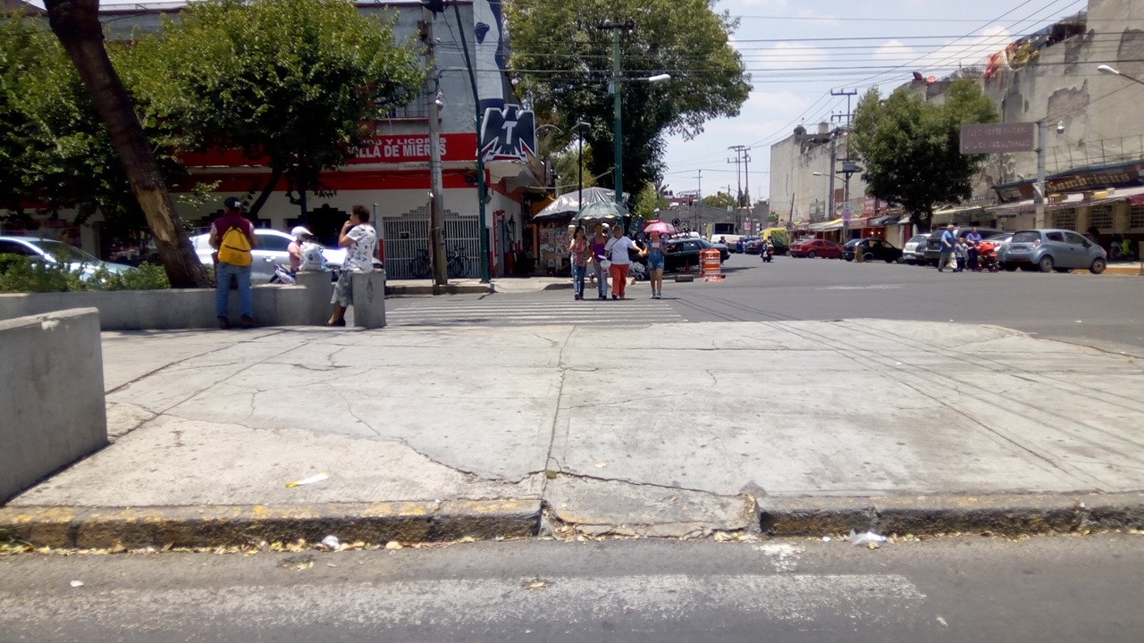 No hay semáforo peatonal. Cruce ID: 297