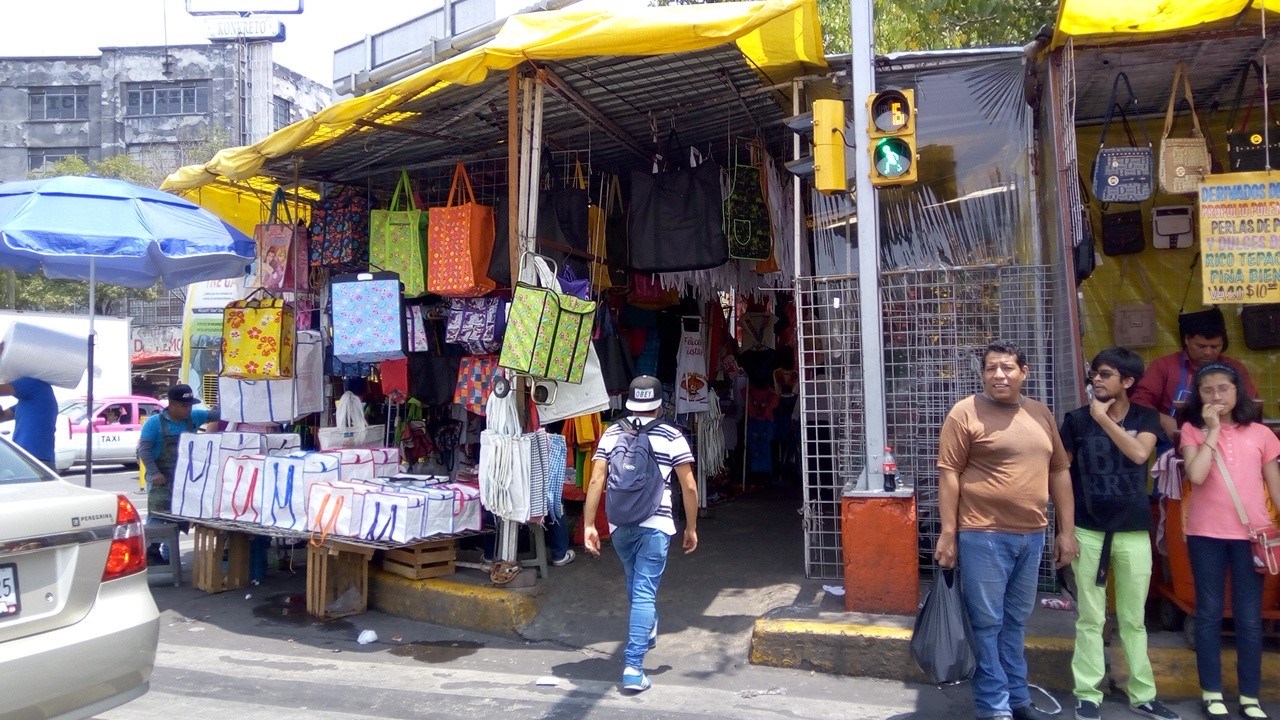 Cruce con un obstáculo móvil: puesto ambulante. Cruce ID: 289