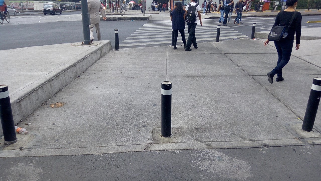 Cruce a nivel. Cruce ID: 270