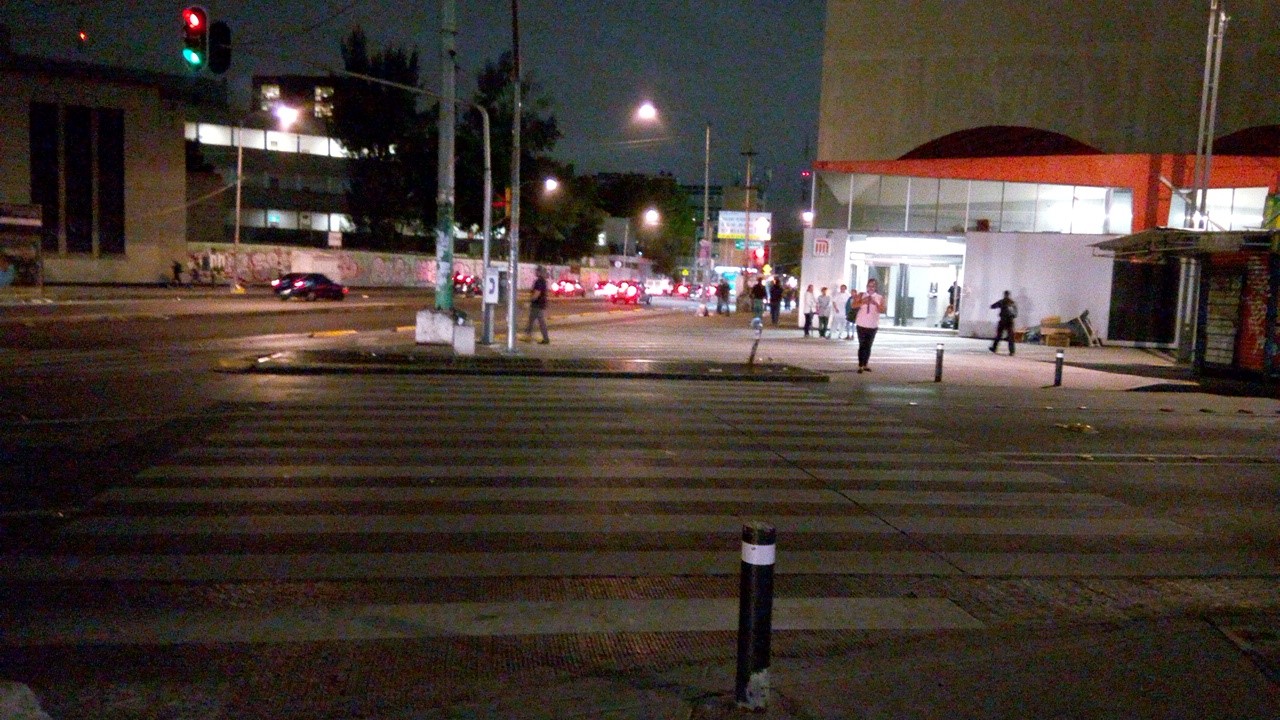 Escalón en una esquina. Cruce ID: 270